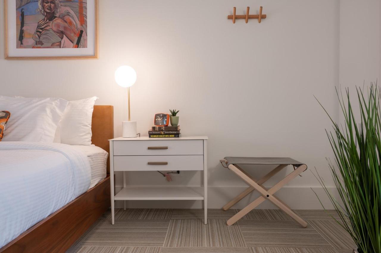 Little Mod Hotel At The University シャーロッツビル エクステリア 写真